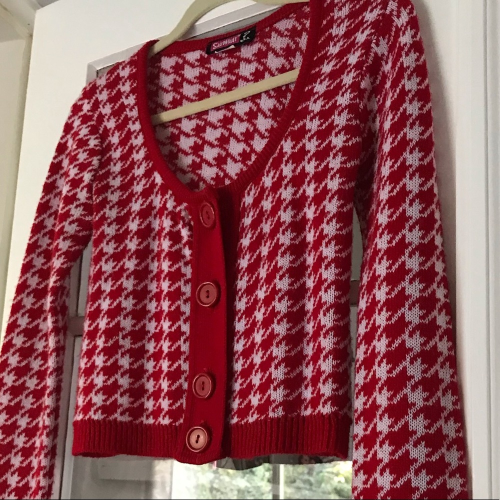 Red & White short Cardigan ♥️